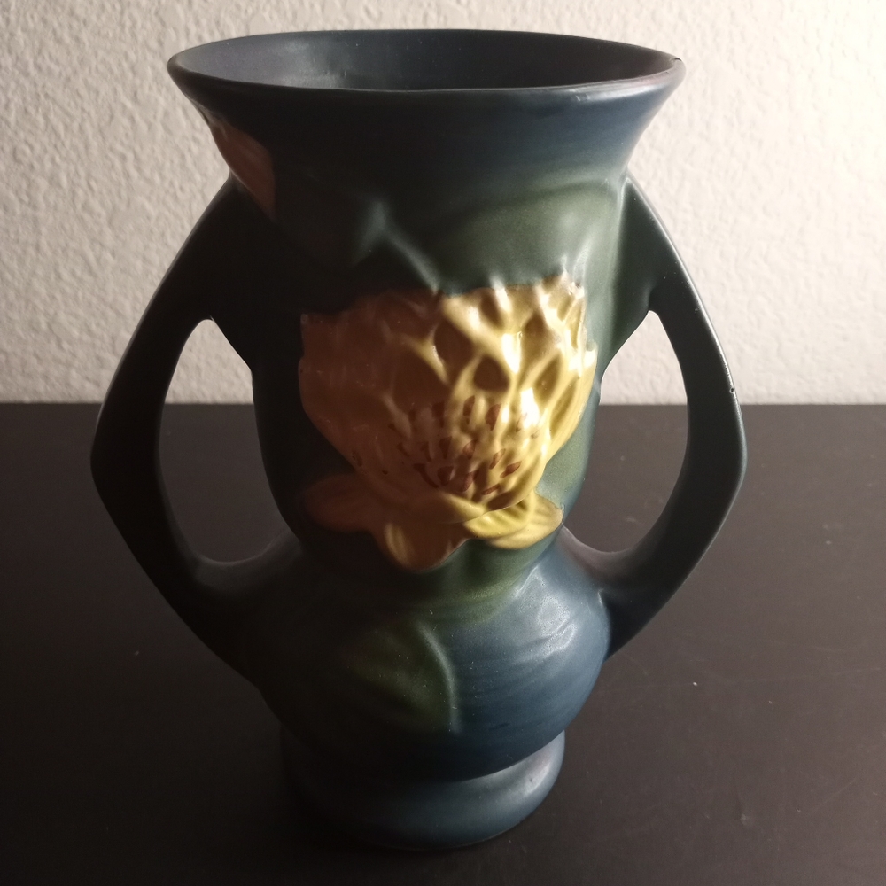 VTG Roseville 7" Water Lilly 74-7 Dual Handle Vase